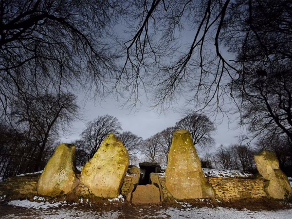 Wayland's Smithy Photos: Wayland's Smithy in Snow.